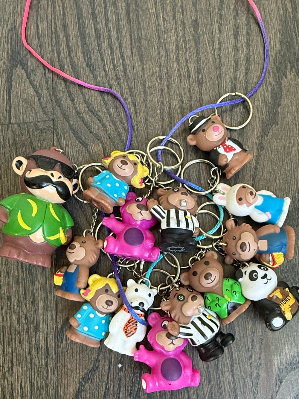 100 Collectible Keychains 1.5” Rubber 3D Key Chains Backpack Prize Favor Animals - Picture 9 of 17